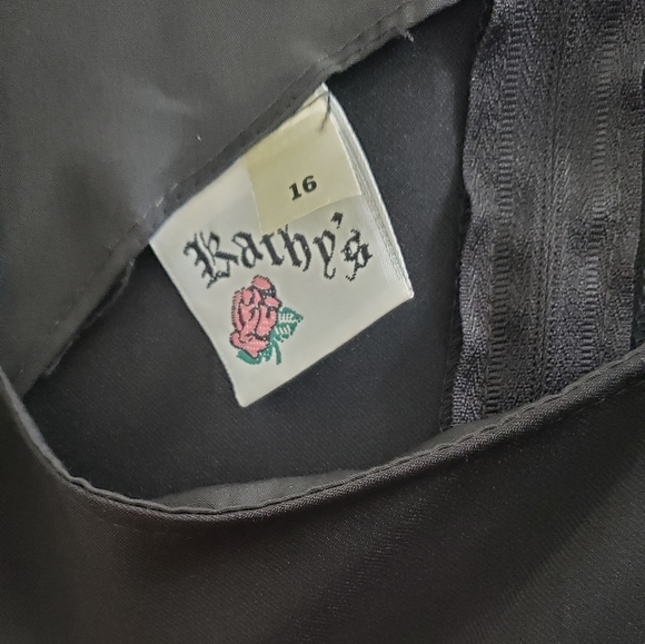 Girls black pleated sleeveless mini dress size 16. - Picture 3 of 3